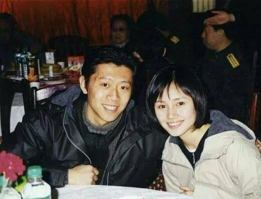 偷拍明星亲热视频,揭秘明星私密瞬间