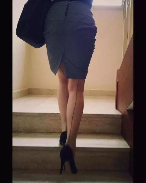 撕女生丝袜什么感觉,揭秘女生丝袜的触感之谜